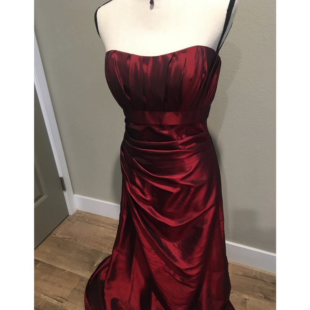 B2 Red dress / gown - Picture 3 of 11